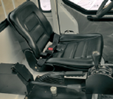 標配全浮式駕駛室